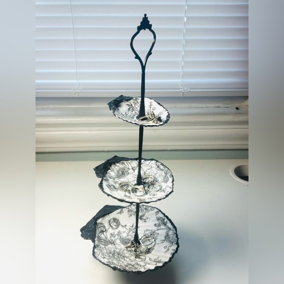 Handmade 3 Tier Scallop Shell Jewelry Stand With Black Rose Decoupage design - Picture 3 of 9